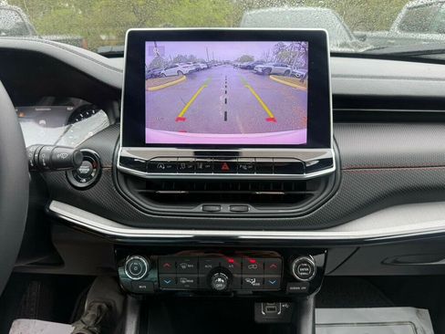 Used 2025 Jeep Compass Trailhawk image 6