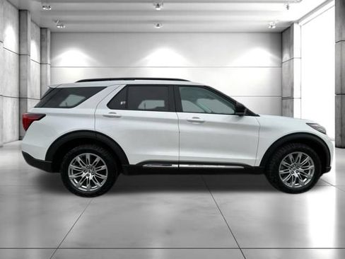 Used 2025 Ford Explorer Active w/ Active Comfort Package AWD/4WD image 9