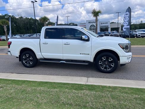 Used 2024 Nissan Titan Platinum Reserve w/ Moonroof Package AWD/4WD image 5