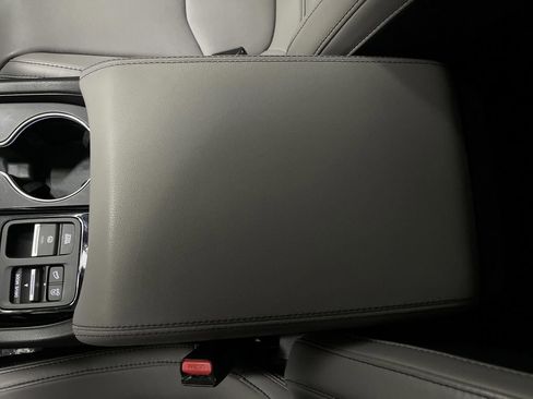 Used 2024 Honda Pilot Touring image 22