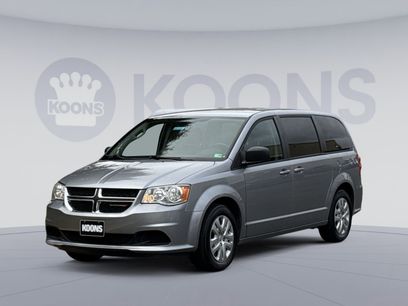 Used 2018 Dodge Grand Caravan SE w/ UConnect Hands-Free Group