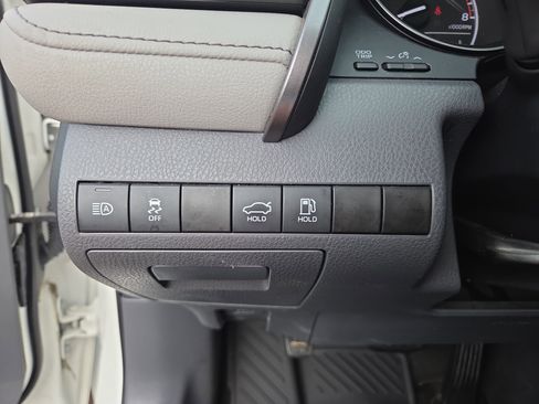 Certified 2021 Toyota Camry SE image 33