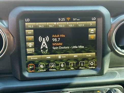 Used 2023 Jeep Wrangler Unlimited Sahara AWD/4WD image 11