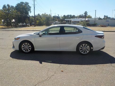 Used 2023 Toyota Camry LE image 8