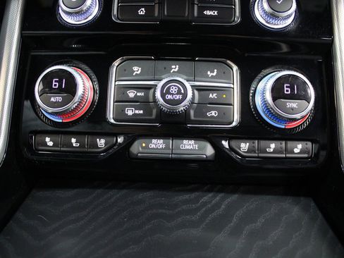 Used 2022 GMC Yukon XL Denali AWD/4WD image 46