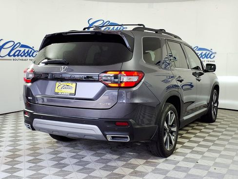 Used 2023 Honda Pilot Elite image 6