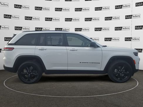 Used 2023 Jeep Grand Cherokee Altitude image 7