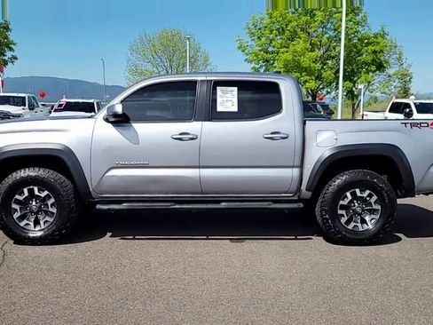 Used 2021 Toyota Tacoma TRD Off-Road AWD/4WD image 5