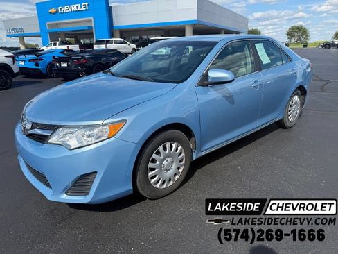 Used 2012 Toyota Camry LE FWD image 1