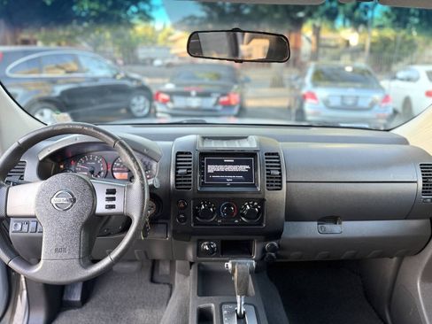Used 2007 Nissan Frontier SE w/ SE Value Truck Pkg AWD/4WD image 10