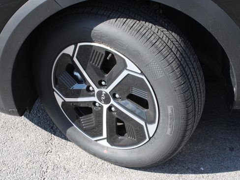 New 2025 Kia Niro LX image 7