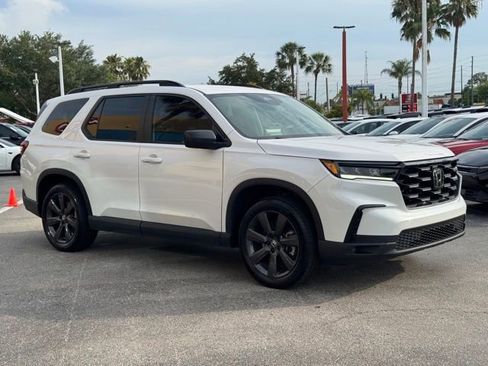 Used 2025 Honda Pilot Sport image 7