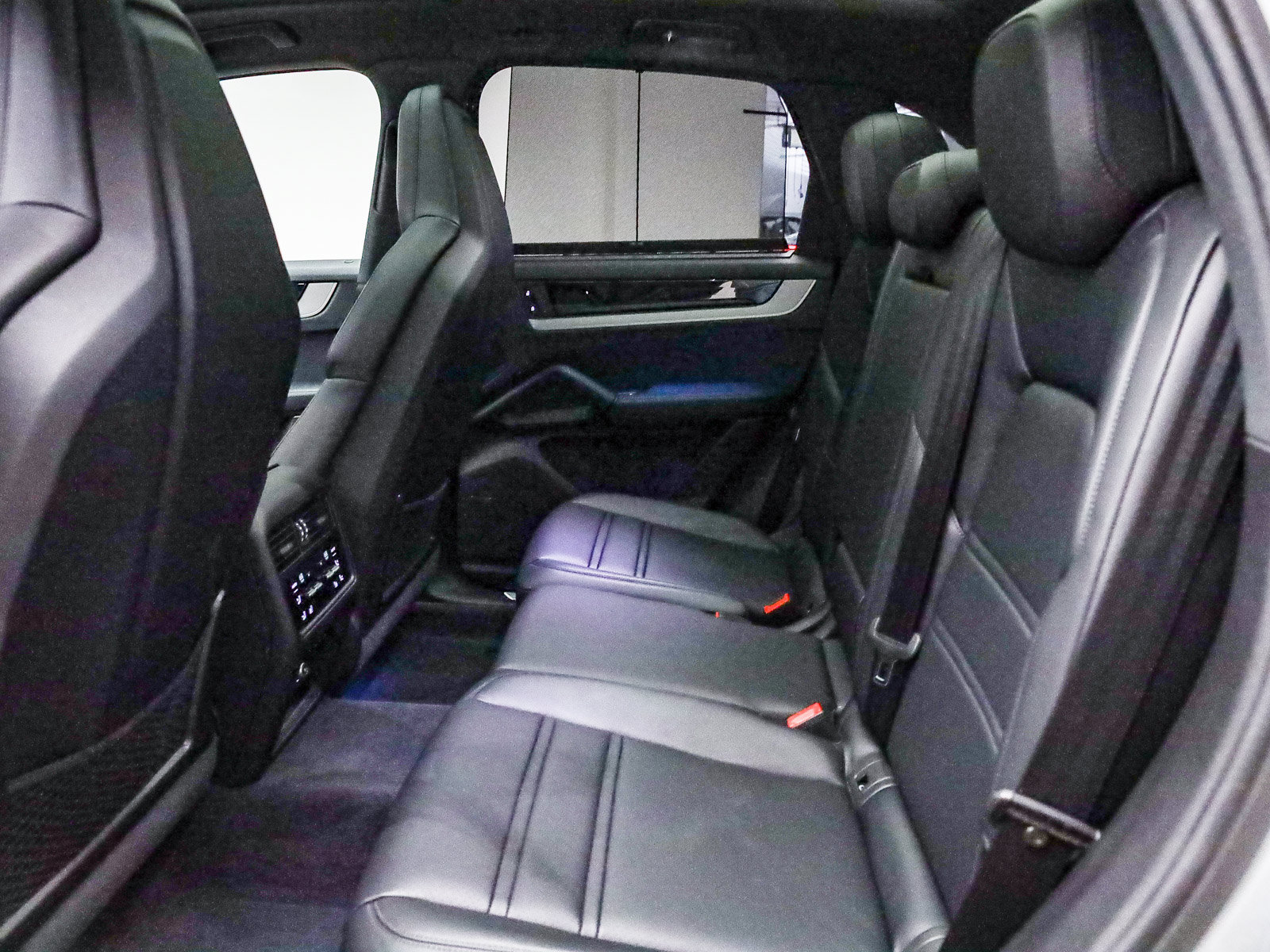 Certified 2025 Porsche Cayenne S AWD/4WD image 54