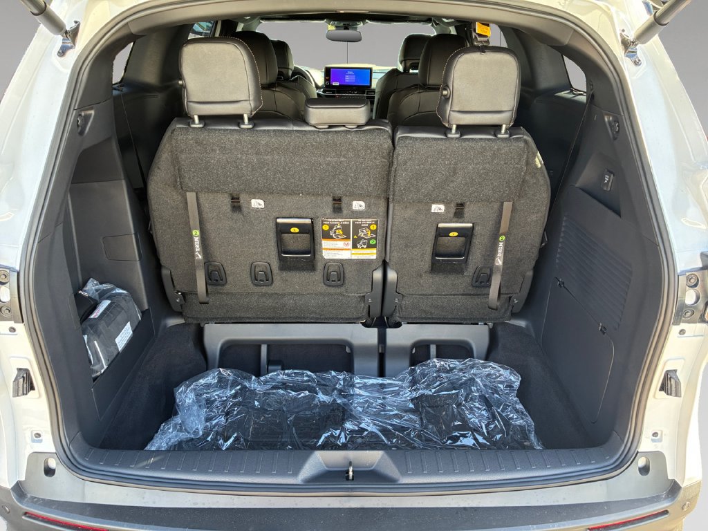 New 2026 Toyota Sienna XLE Woodland Edition AWD/4WD image 20