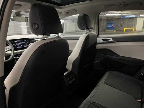 New 2025 Volkswagen Taos SE image 22
