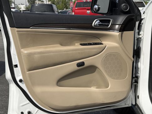 Used 2014 Jeep Grand Cherokee Limited image 10