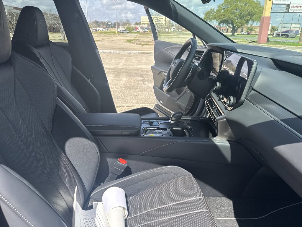 Used 2023 Lexus RX 500h F Sport AWD/4WD image 32