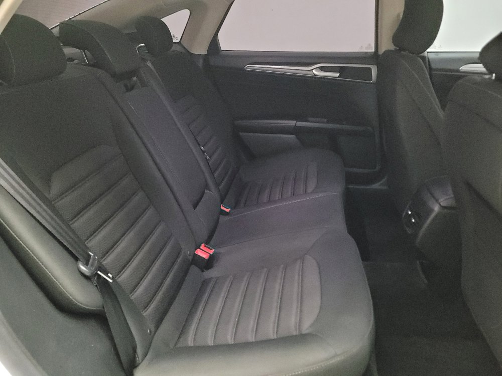 Used 2018 Ford Fusion SE w/ Fusion SE Technology Package FWD image 19