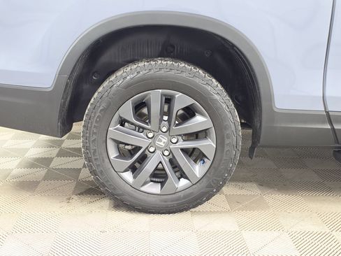 Used 2025 Honda Ridgeline Sport image 9
