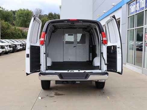 New 2025 GMC Savana 2500 w/ Enhanced Convenience Package RWD image 23