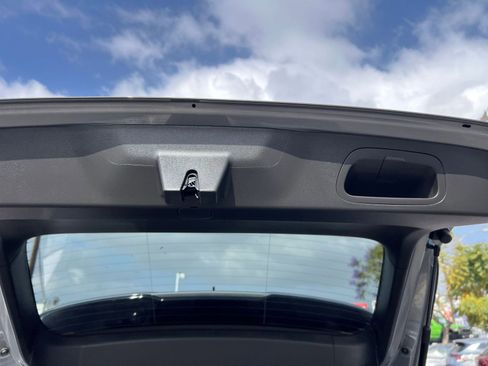 Used 2025 Chevrolet Trax LT FWD image 24
