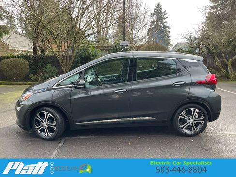 Used 2018 Chevrolet Bolt Premier w/ Driver Confidence II Package image 4