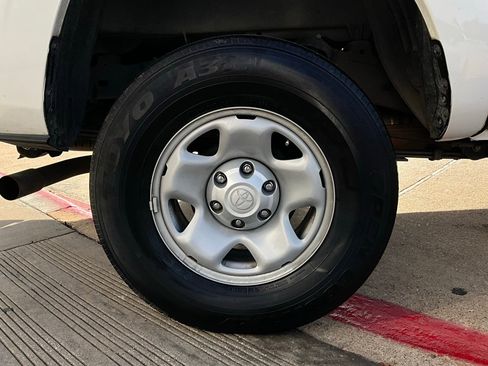 Used 2023 Toyota Tacoma SR5 image 9