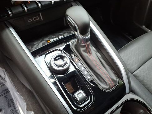 Used 2024 Chevrolet Colorado Z71 w/ Z71 Convenience Package 2 image 30