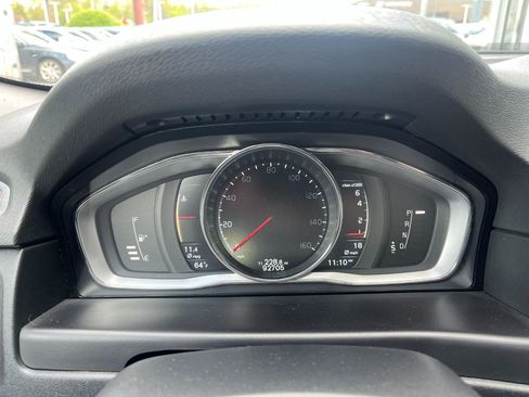 Used 2015 Volvo XC70 T6 w/ Proximity Package AWD/4WD image 28