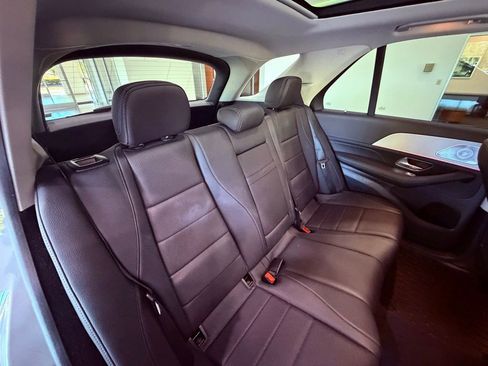 Used 2024 Mercedes-Benz GLE 350 4MATIC w/ Winter Package image 18