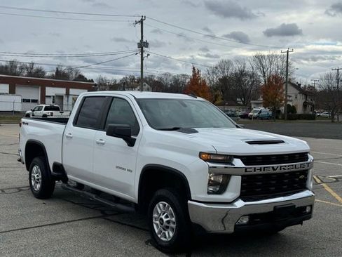 Used 2020 Chevrolet Silverado 2500 LT w/ Convenience Package image 3