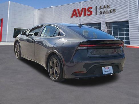 Used 2025 Toyota Prius LE image 3