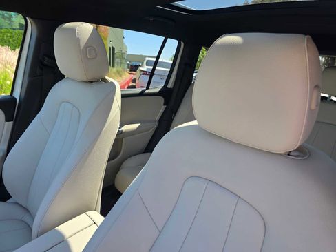 Used 2025 Mercedes-Benz GLB 250 4MATIC image 25