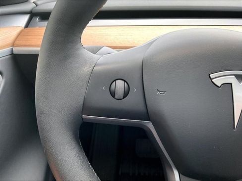 Used 2025 Tesla Model Y Long Range RWD image 20