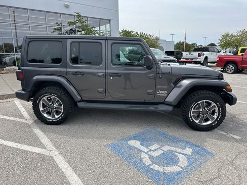 Used 2019 Jeep Wrangler Unlimited Sahara AWD/4WD image 34