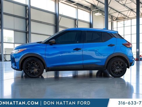 Used 2022 Nissan Kicks S FWD image 2