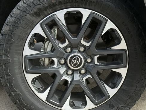 Used 2024 Toyota Tundra Limited AWD/4WD image 10