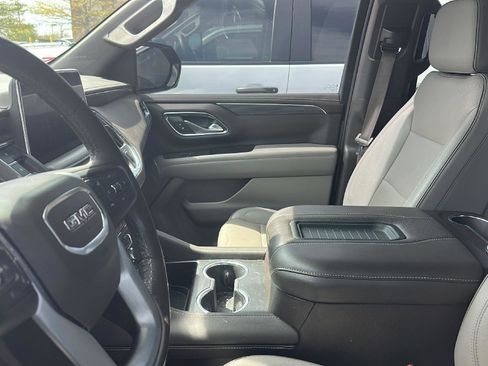 Used 2022 GMC Yukon SLT w/ SLT Premium Package image 2