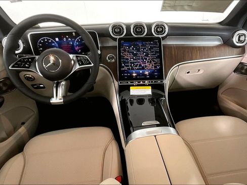 Used 2026 Mercedes-Benz GLC 300 4MATIC image 5