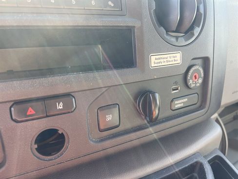 Used 2022 Ford E-350 and Econoline 350 Super Duty image 21