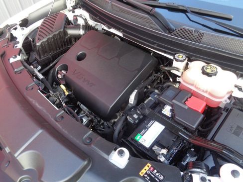 Used 2018 Chevrolet Traverse LT image 3