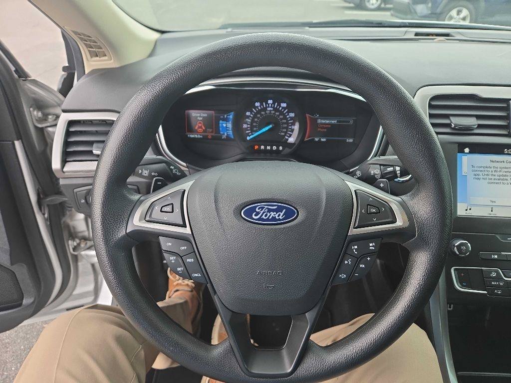 Used 2019 Ford Fusion SE FWD image 12