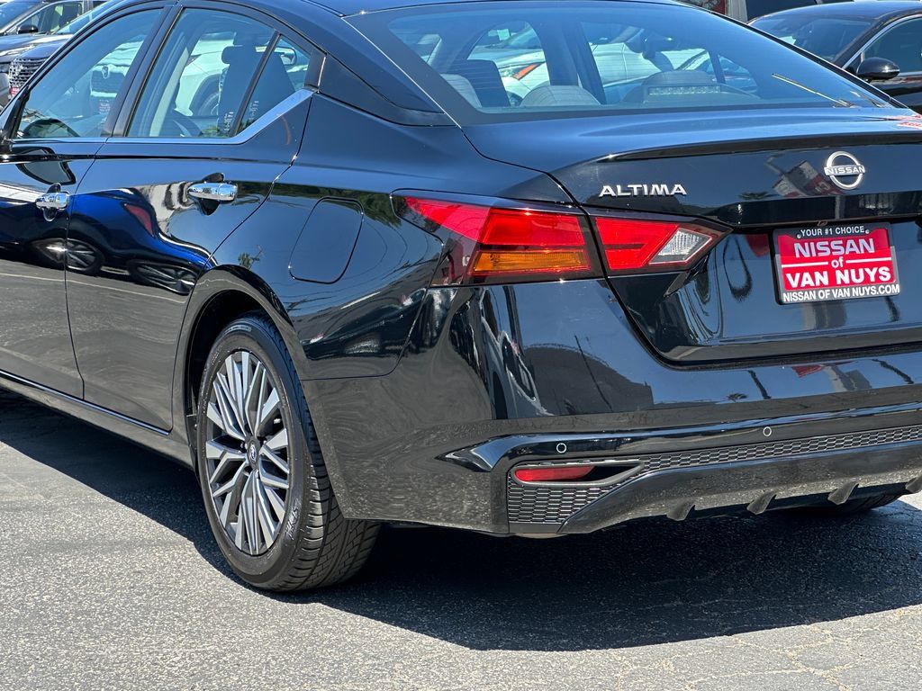 Used 2024 Nissan Altima 2.5 SV FWD image 5