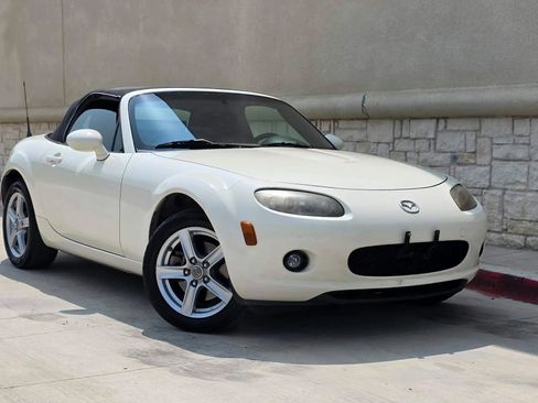 Used 2008 MAZDA MX-5 Miata Sport w/ Convenience Pkg RWD image 2