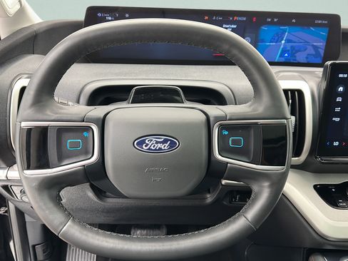 Used 2025 Ford Expedition Active AWD/4WD image 16