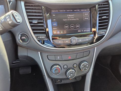 Certified 2022 Chevrolet Trax LT w/ LT Convenience Package image 23