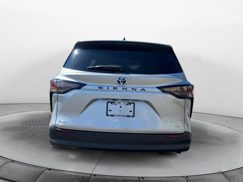 Used 2025 Toyota Sienna XLE FWD image 14