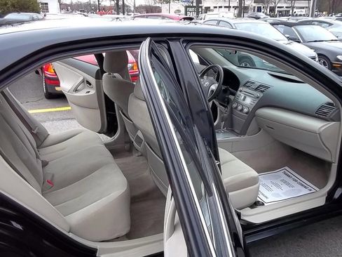 Used 2009 Toyota Camry LE FWD image 9