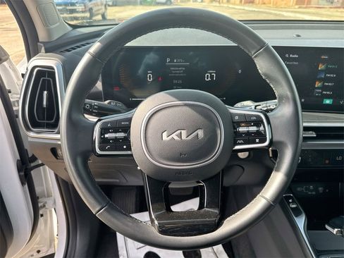Used 2024 Kia Sorento S image 16