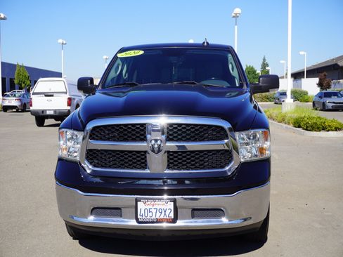 Used 2020 RAM 1500 Classic SLT w/ Luxury Group AWD/4WD image 8